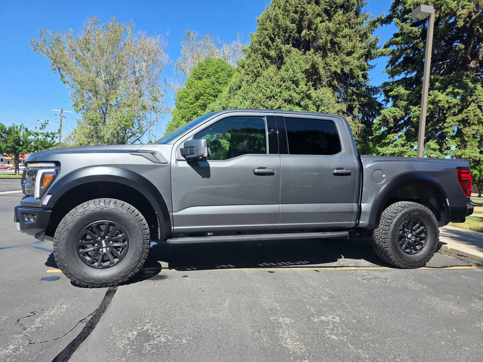 Used 2025 Ford F150 Raptor AWD/4WD image 1