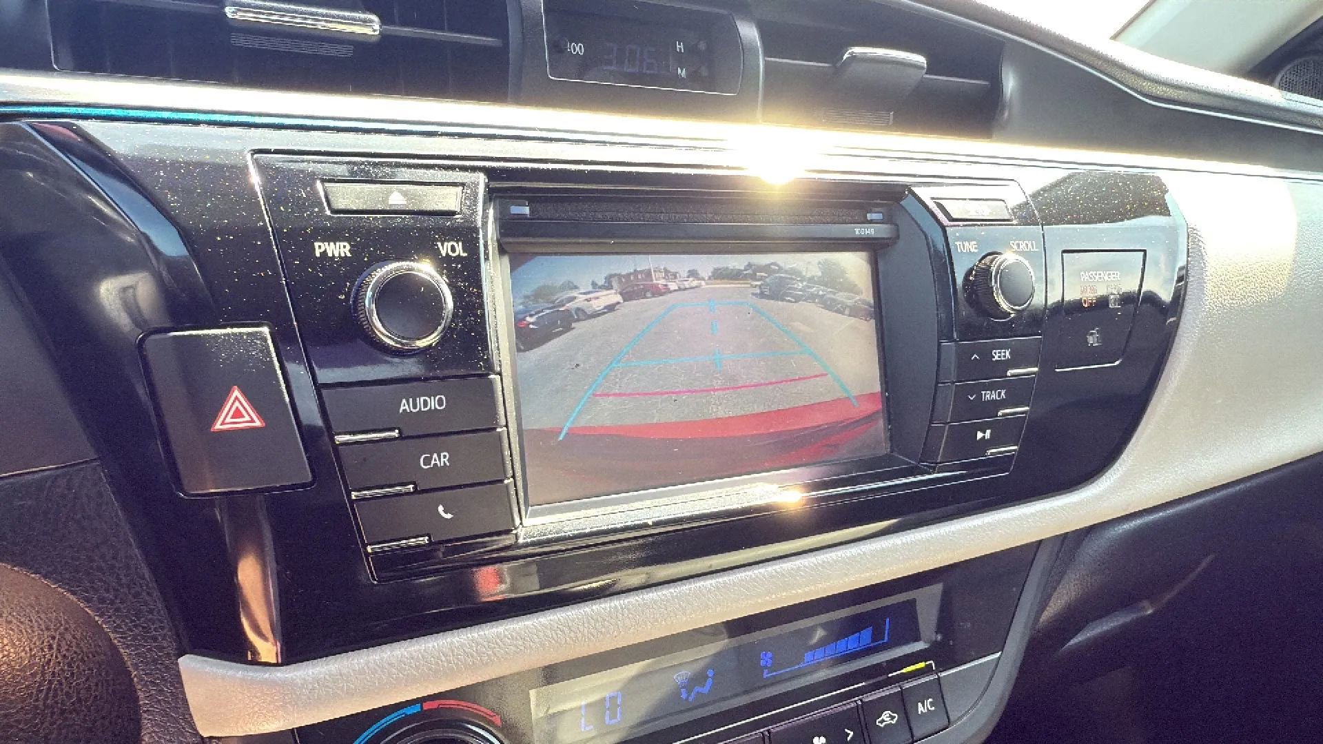 Used 2014 Toyota Corolla LE image 21