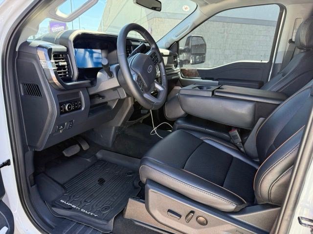 Used 2026 Ford F350 Lariat w/ Lariat Premium Package AWD/4WD image 3