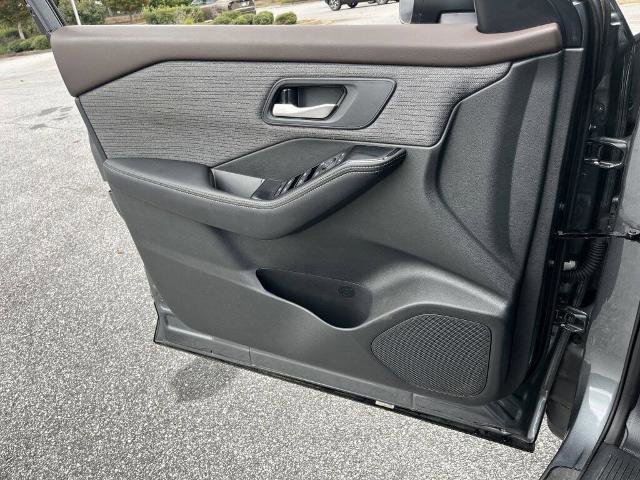 Certified 2023 Nissan Rogue SV image 14