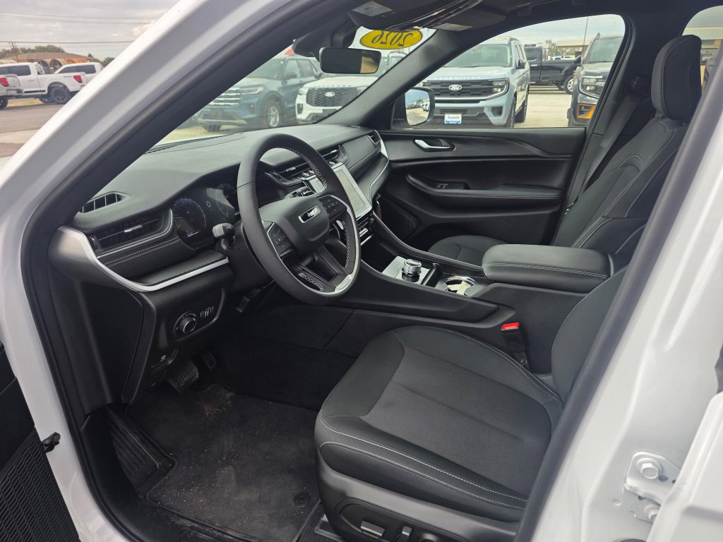 Used 2026 Jeep Grand Cherokee L 2WD image 8
