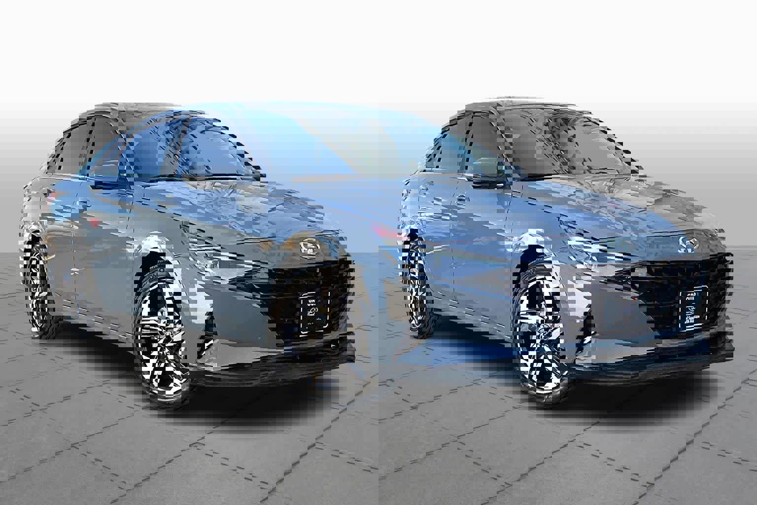 Used 2022 Hyundai Elantra SEL w/ Convenience + Premium Package image 5