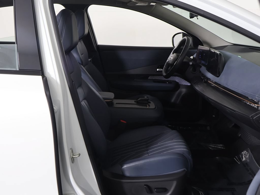 Used 2024 Nissan Ariya AWD image 31