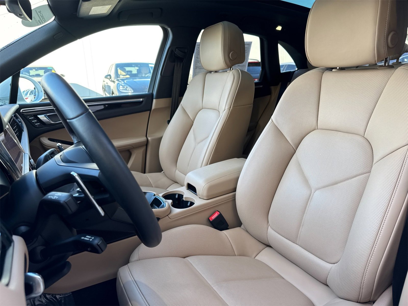 Used 2025 Porsche Macan image 5