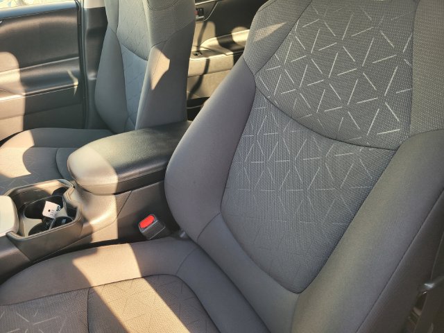 Used 2021 Toyota RAV4 XLE w/ Convenience Package AWD/4WD image 13