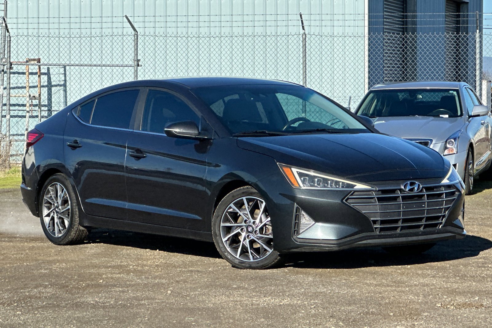 Used 2020 Hyundai Elantra Limited image 2