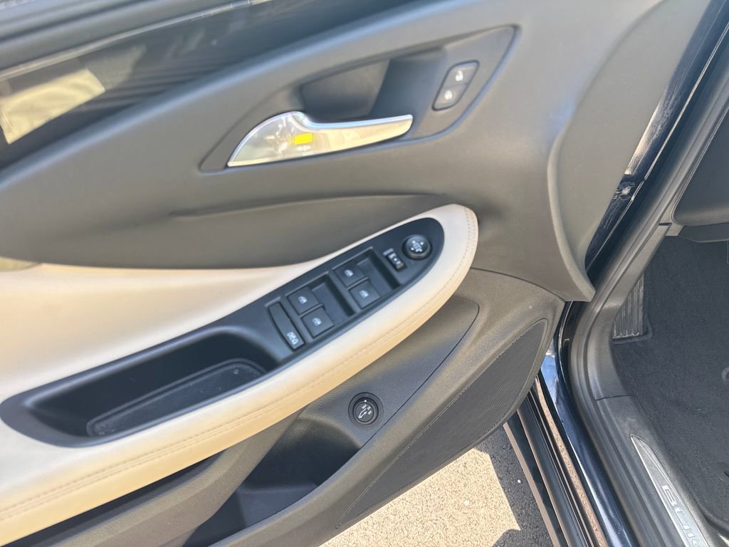 Used 2020 Buick Envision Preferred w/ LPO, Interior Luxury Package image 11