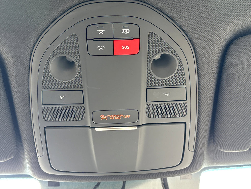 Used 2025 Genesis G70 2.5T image 34