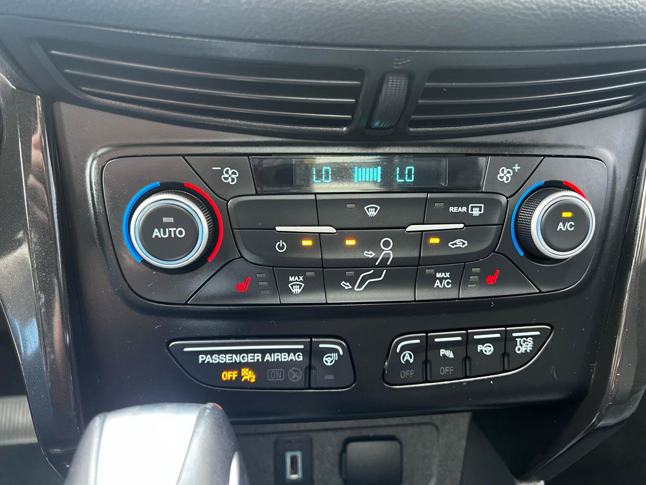 Used 2019 Ford Escape Titanium AWD/4WD image 21