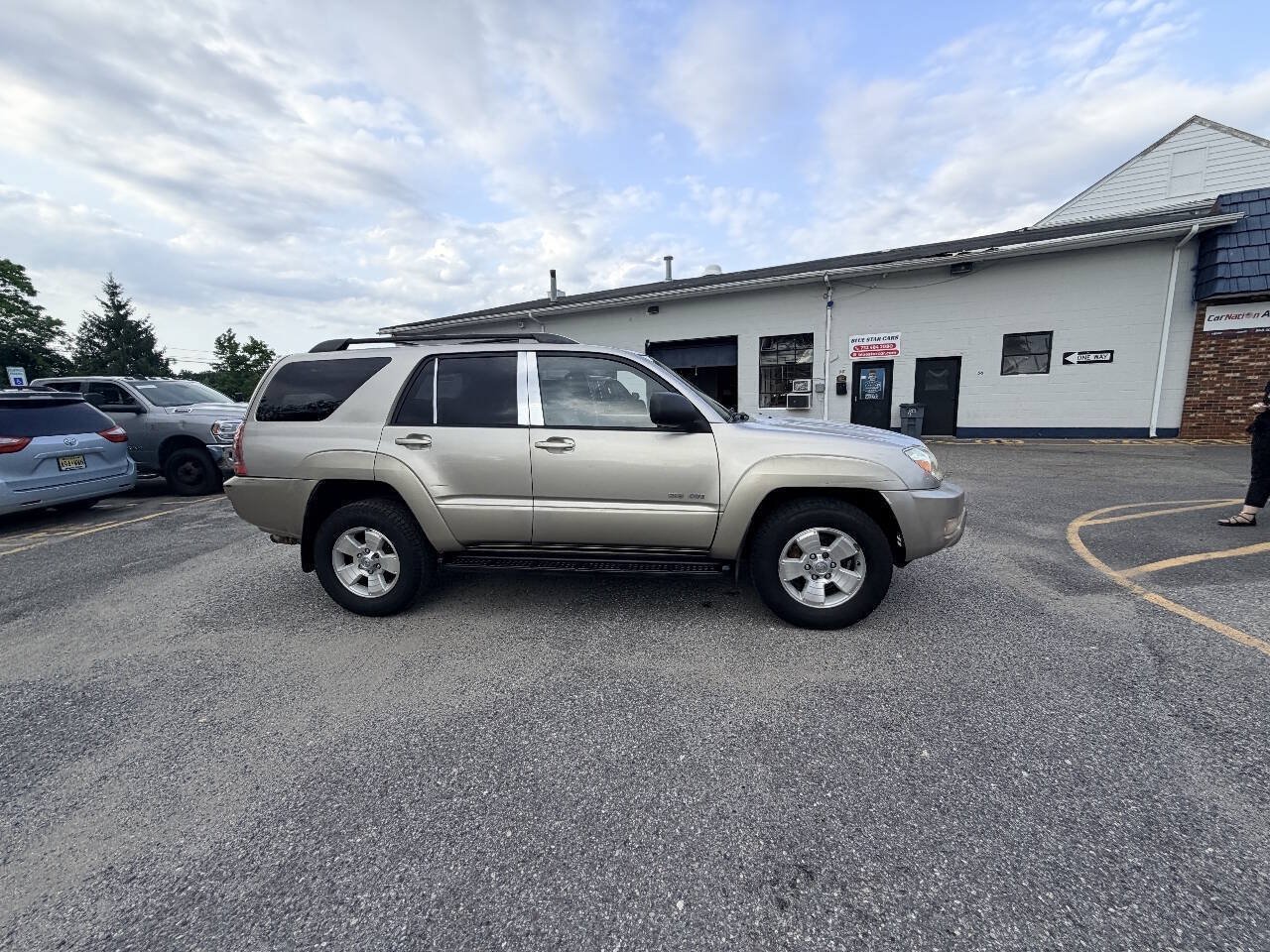 Used 2004 Toyota 4Runner SR5 AWD/4WD image 16