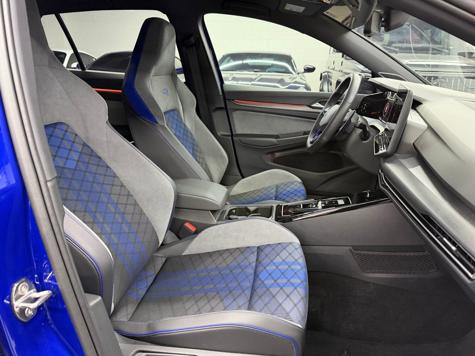 Used 2025 Volkswagen Golf w/ Euro Style Package image 24