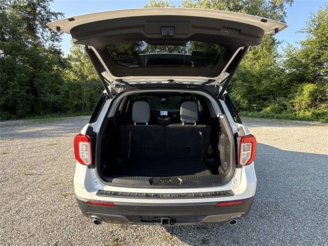 Used 2022 Ford Explorer XLT w/ Equipment Group 202A image 29