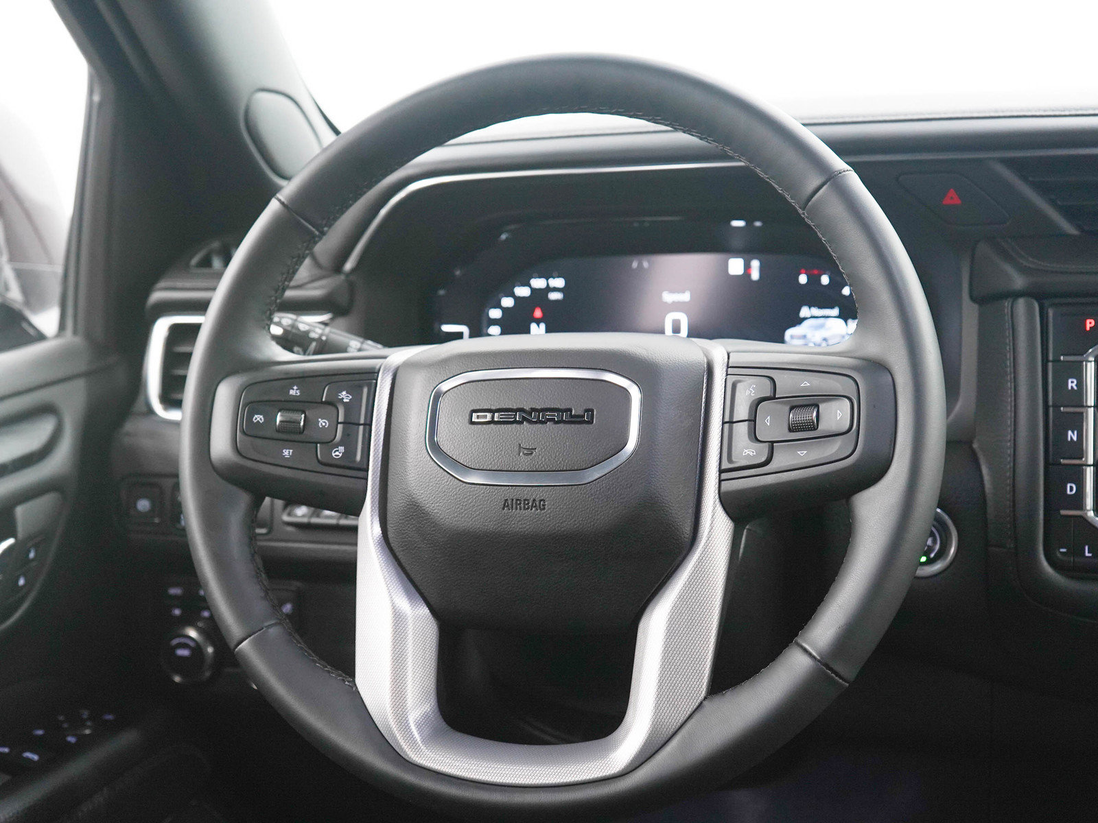 Used 2023 GMC Yukon Denali AWD/4WD image 19