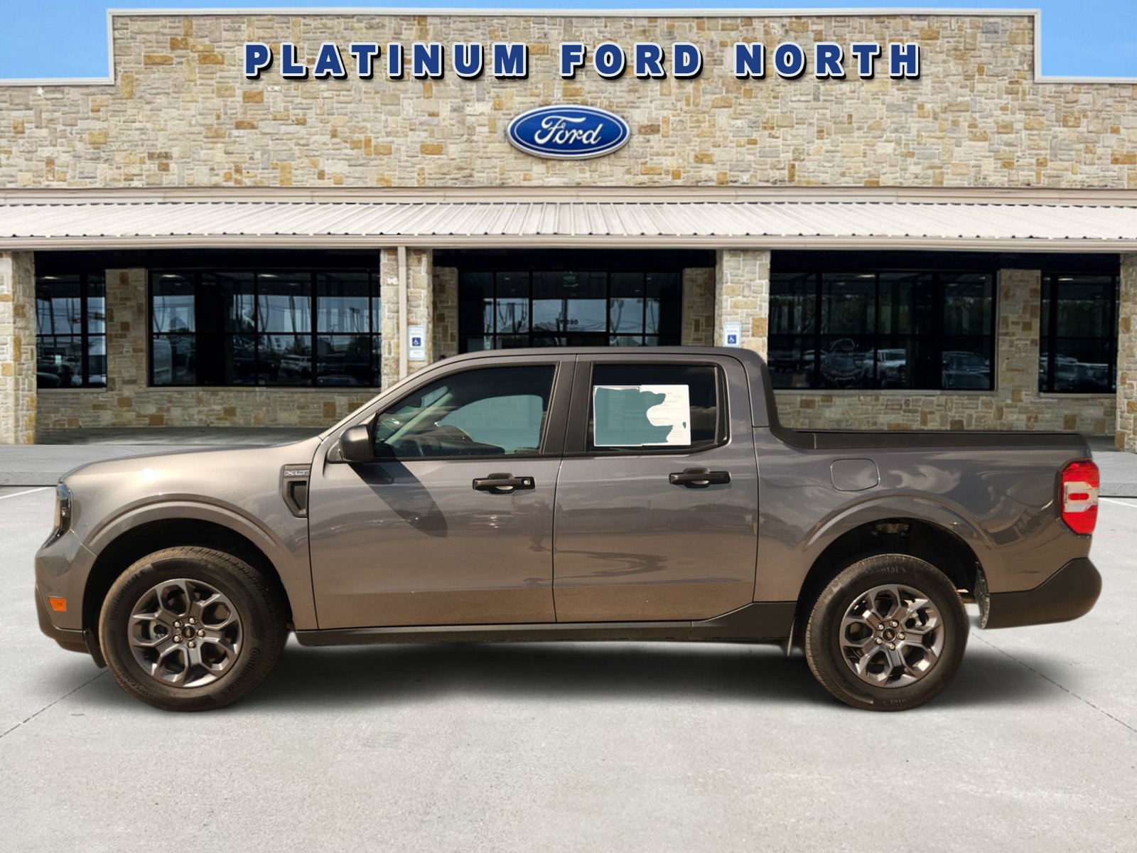 Used 2025 Ford Maverick XLT FWD image 3