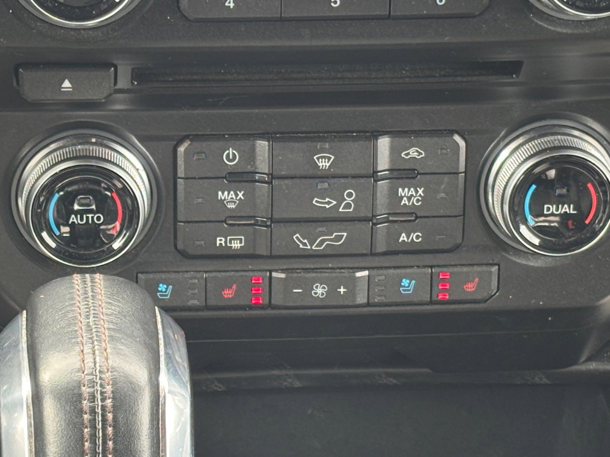 Used 2018 Ford F150 Platinum w/ Equipment Group 701A Luxury image 4