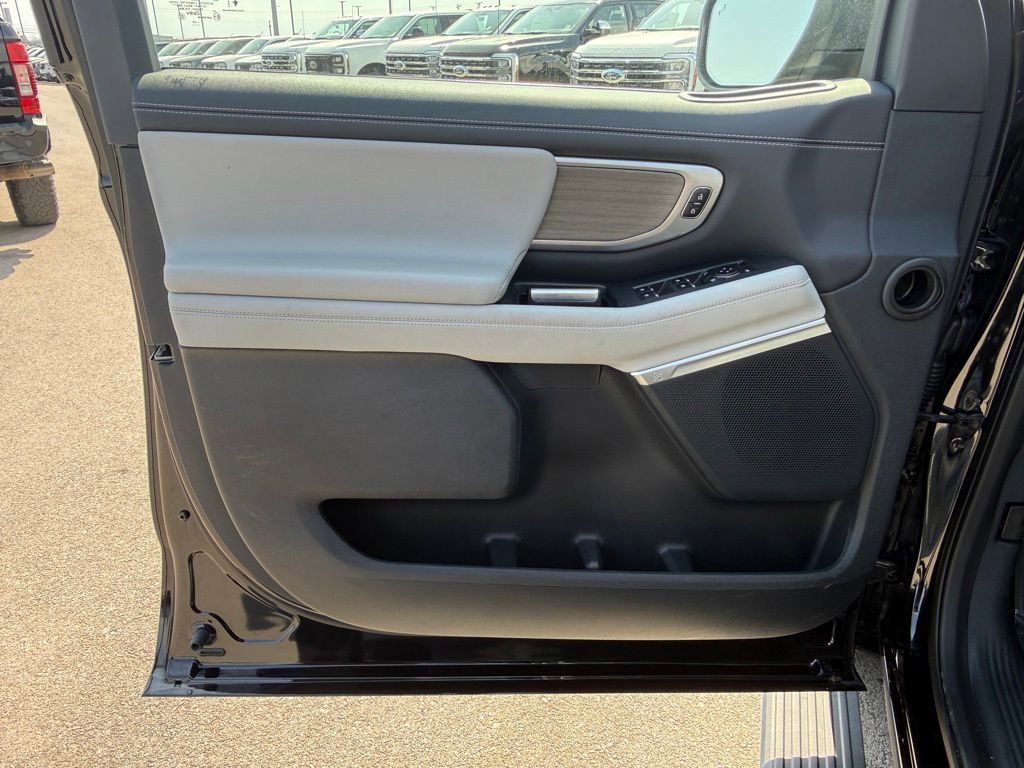 Used 2025 Ford Expedition Max Platinum image 9