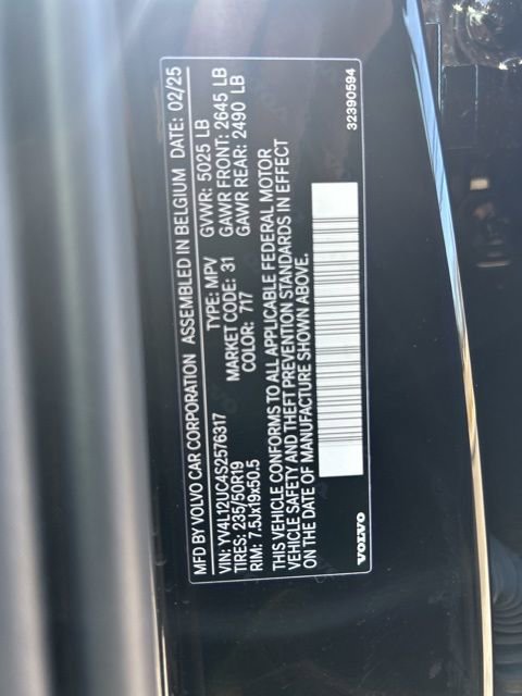 Certified 2025 Volvo XC40 B5 Plus image 28