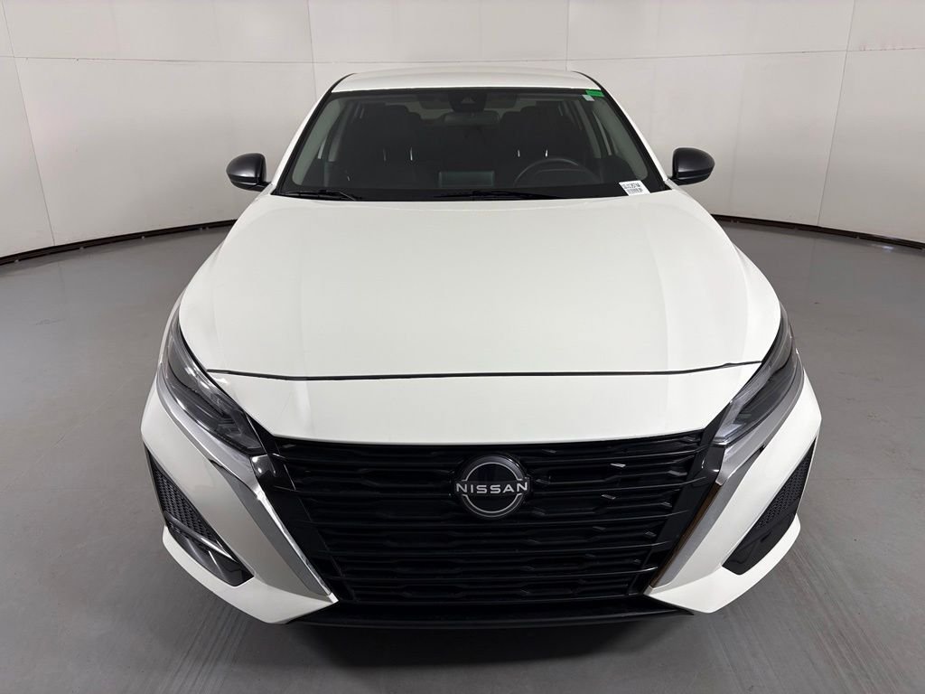 Used 2025 Nissan Altima 2.5 S FWD image 3