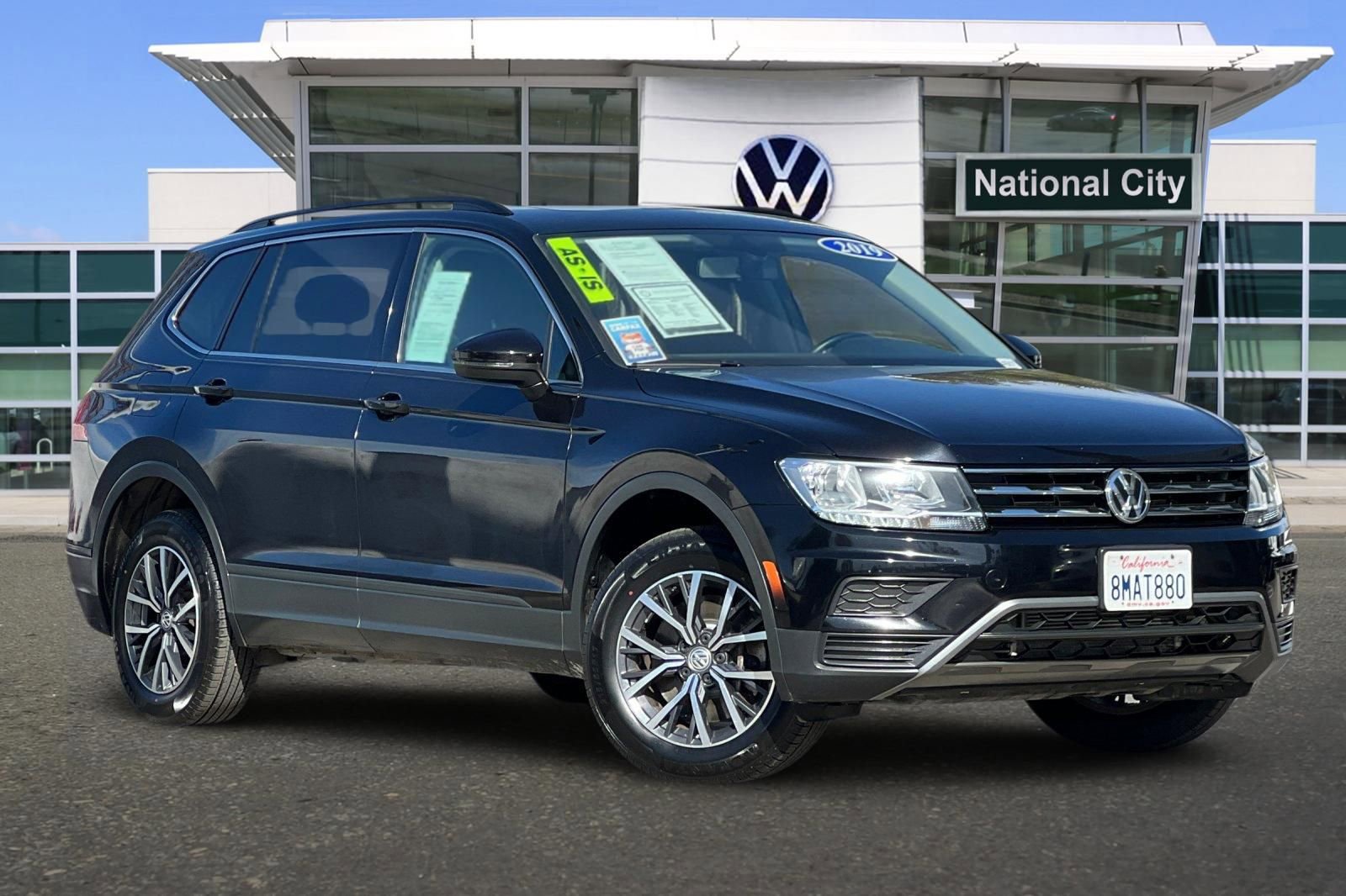 Used 2019 Volkswagen Tiguan SE w/ Panoramic Sunroof Package image 2