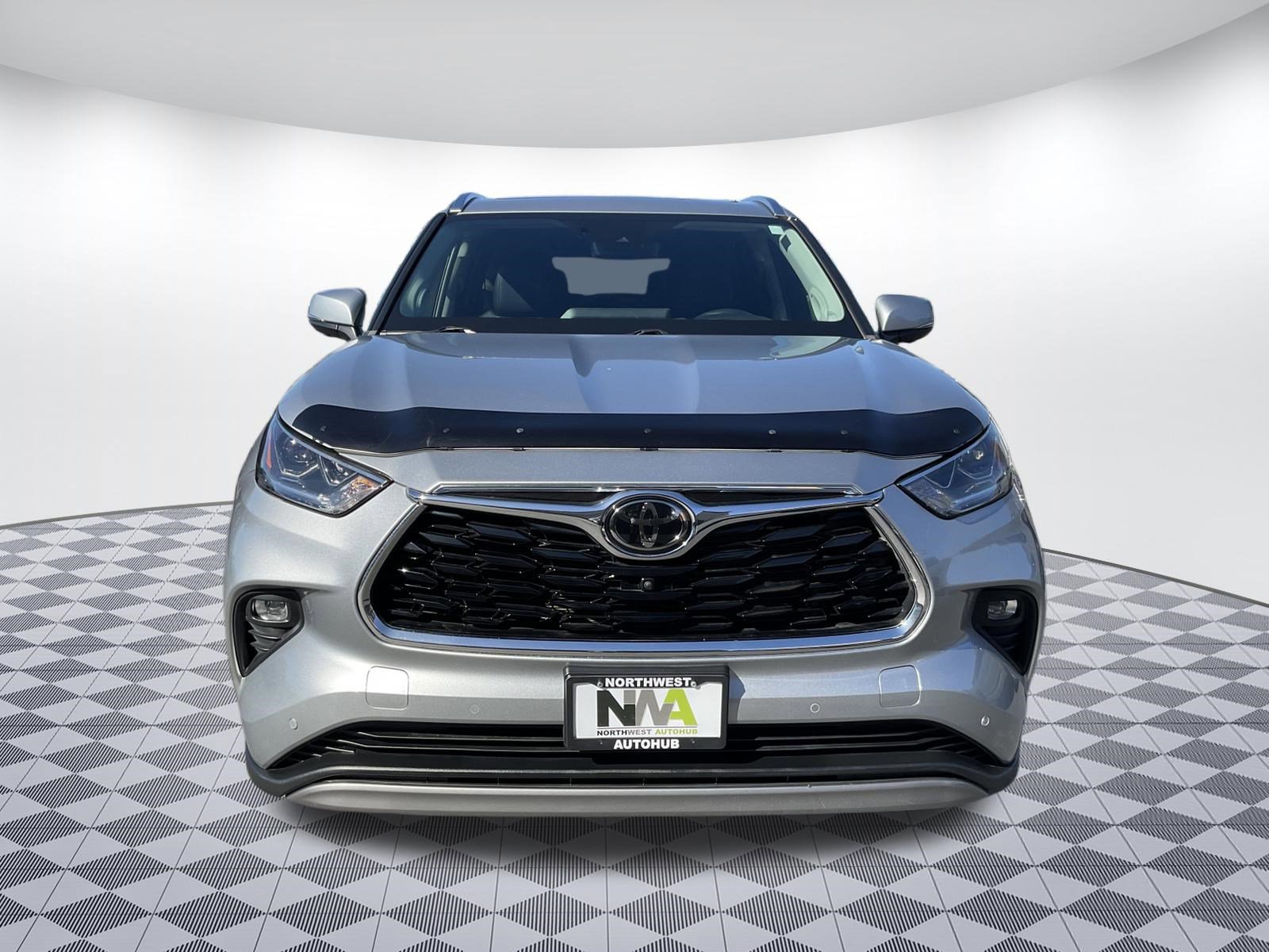 Used 2024 Toyota Highlander Platinum image 5