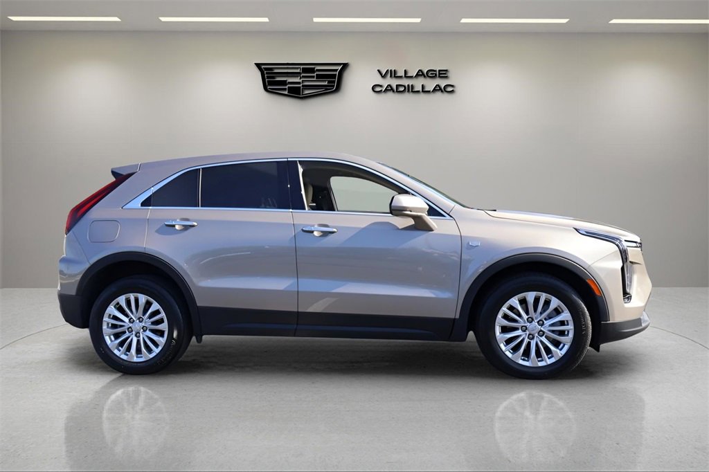 Certified 2024 Cadillac XT4 Luxury w/ Cold Weather Package image 6