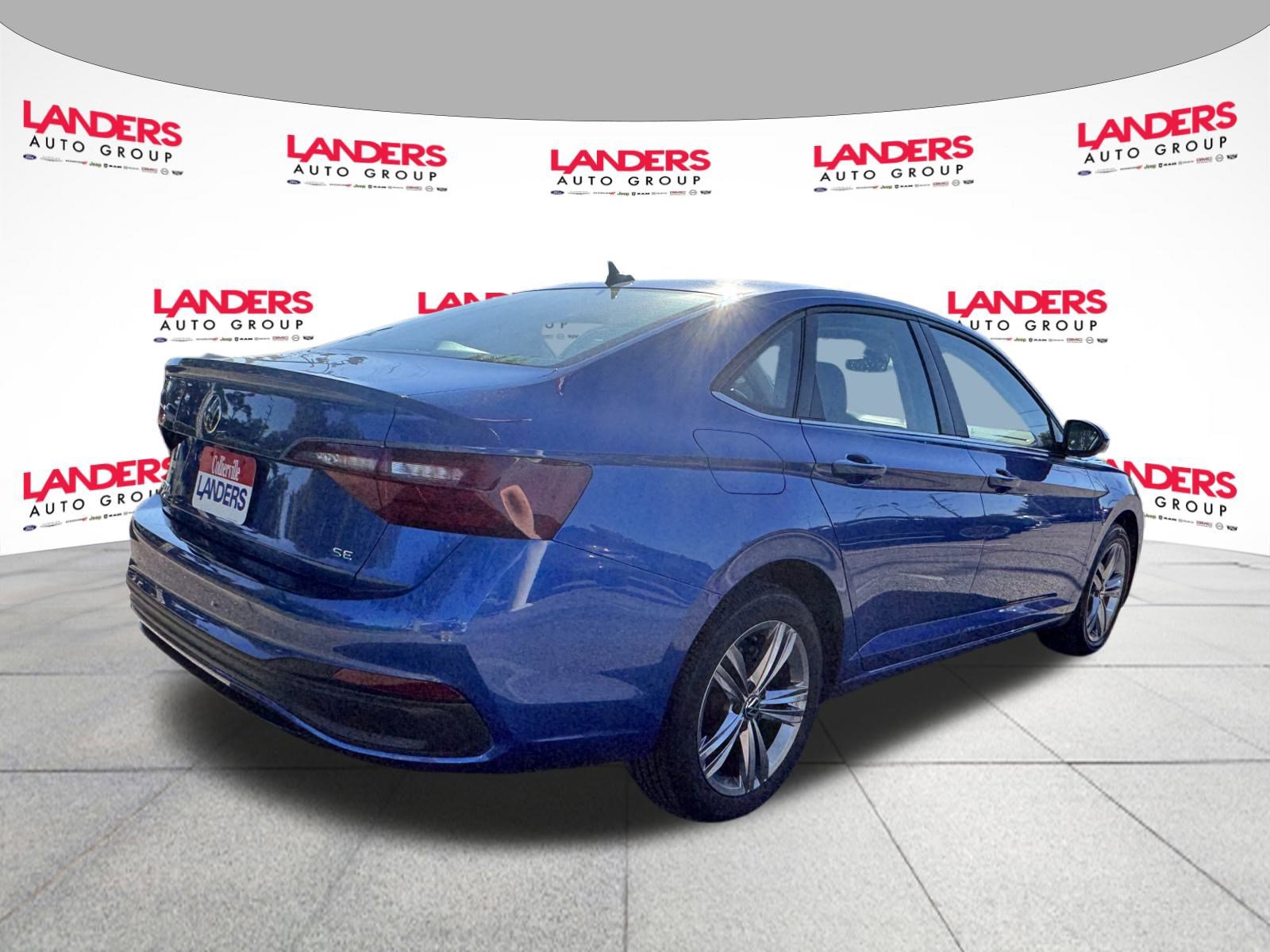 Used 2024 Volkswagen Jetta SE image 3