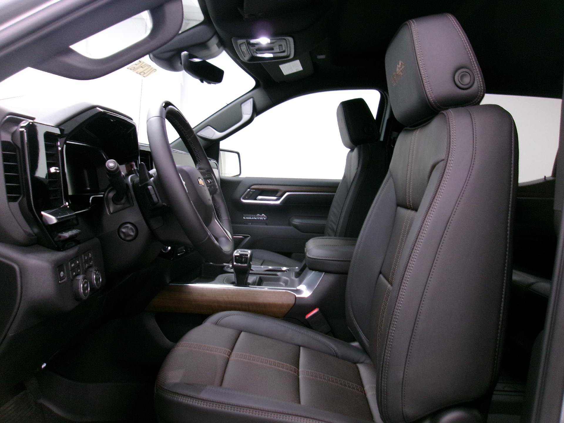 New 2026 Chevrolet Silverado 1500 High Country w/ Technology Package AWD/4WD image 9