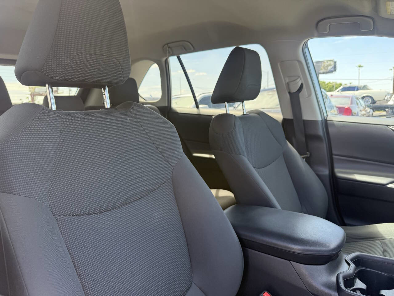 Used 2021 Toyota RAV4 LE image 33