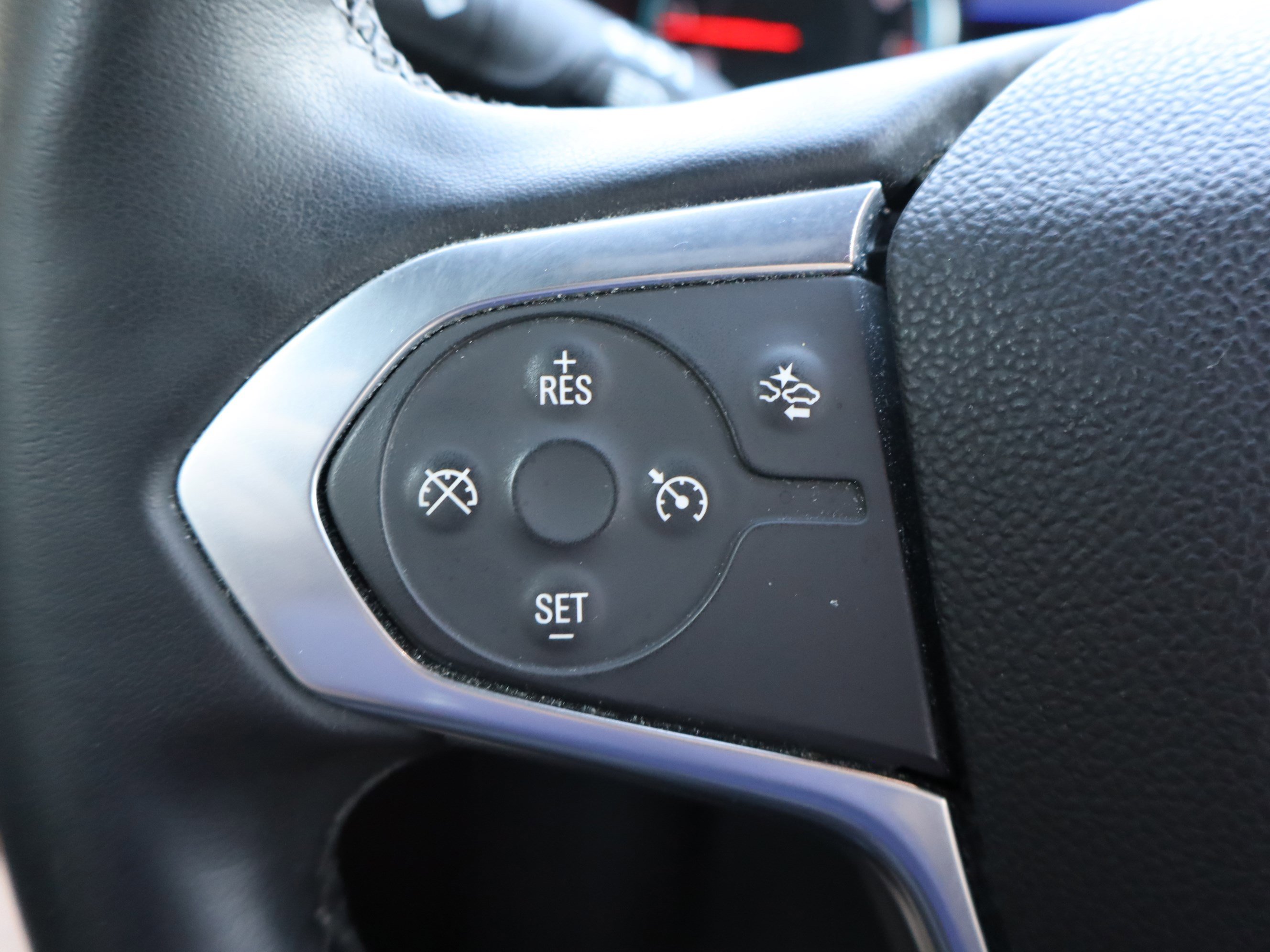 Used 2023 Chevrolet Traverse LT FWD image 19