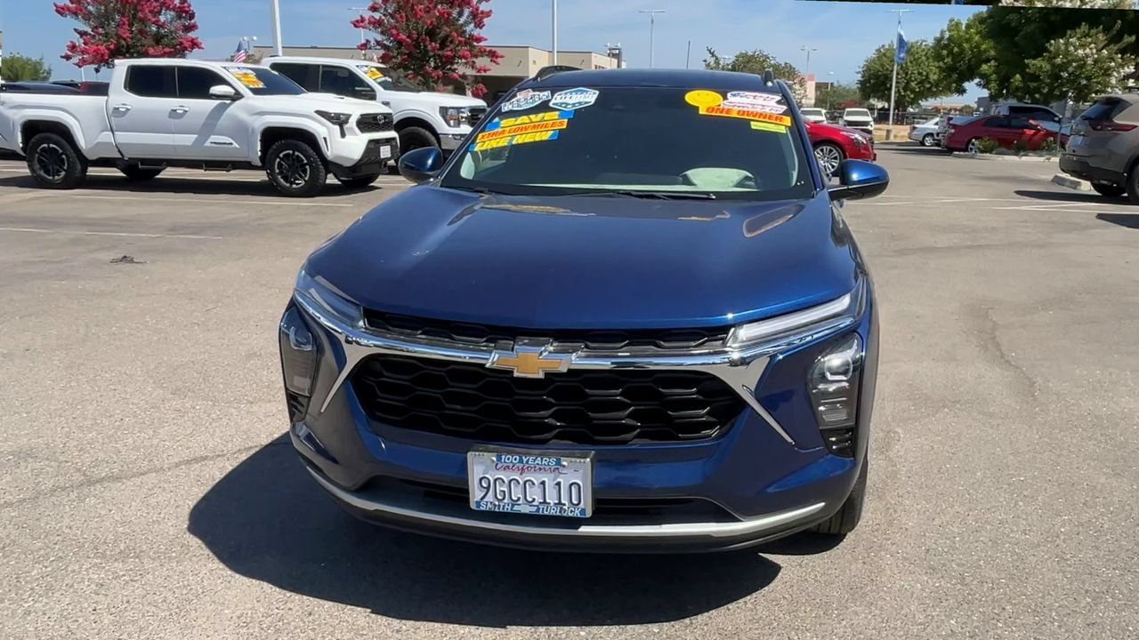 Used 2024 Chevrolet Trax LT w/ LT Convenience Package FWD image 2