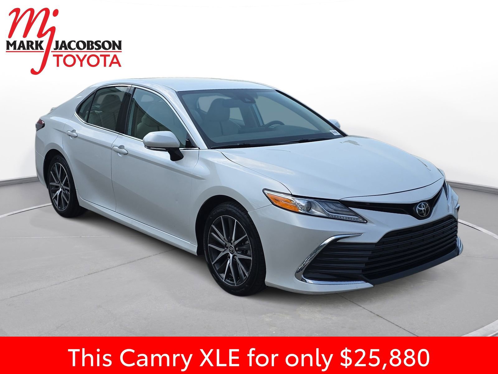 Used 2024 Toyota Camry XLE image 5