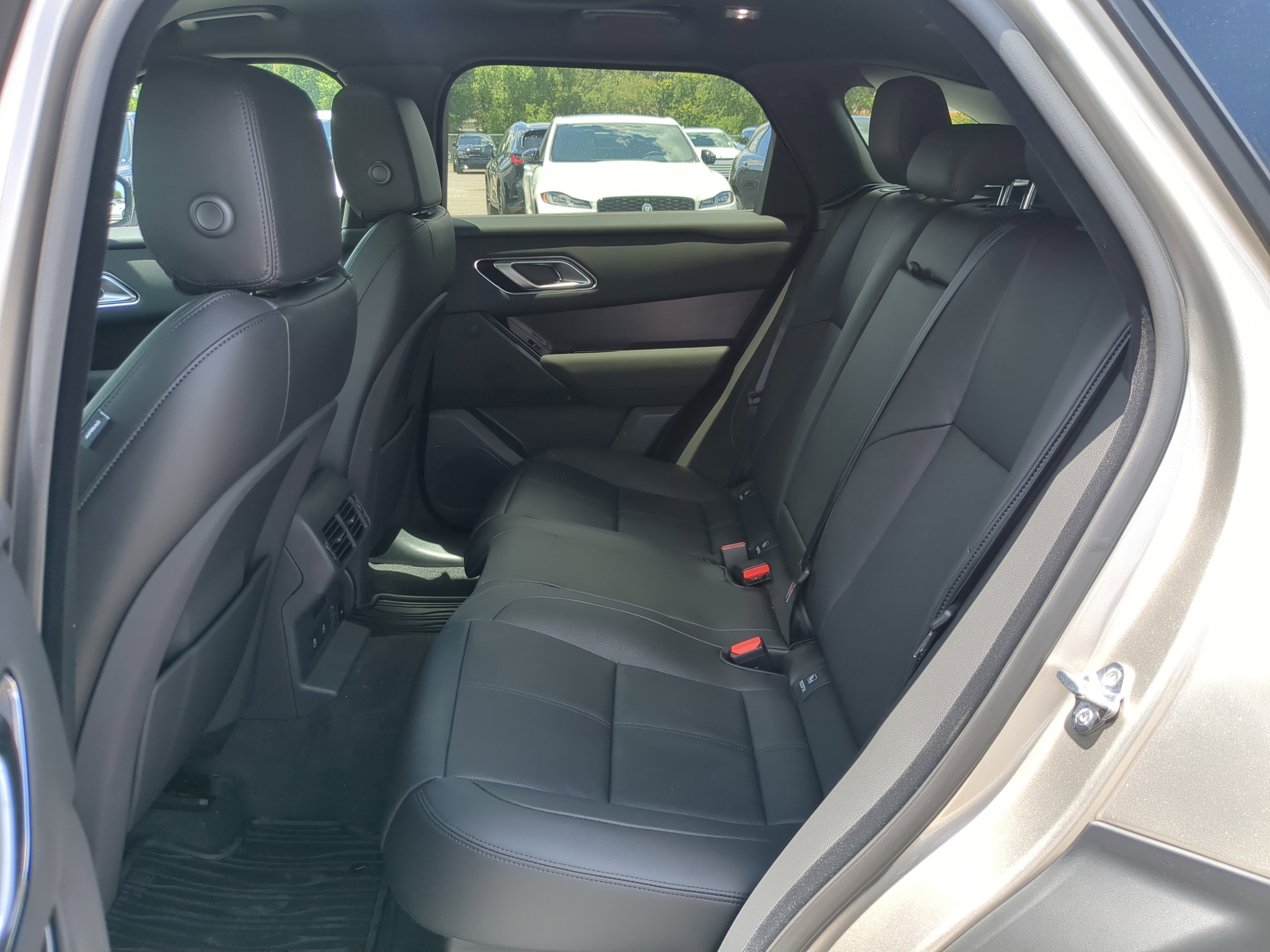 New 2026 Land Rover Range Rover Velar Dynamic SE image 15