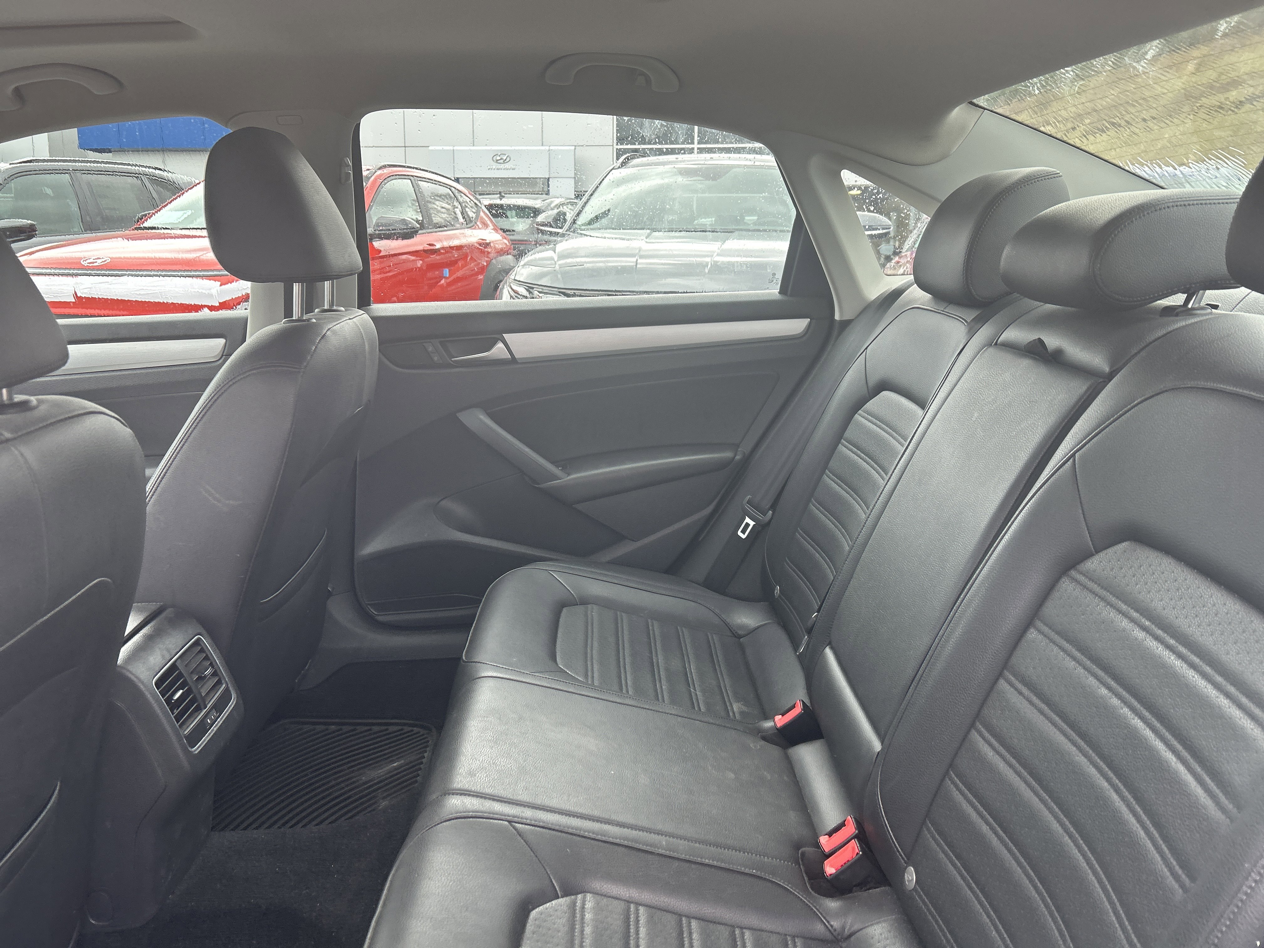 Used 2013 Volkswagen Passat 3.6 SE image 31