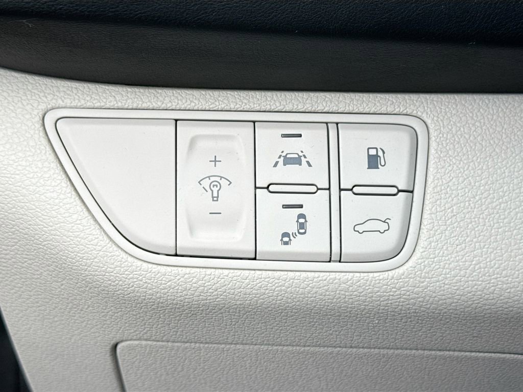 Used 2020 Genesis G70 2.0T image 34