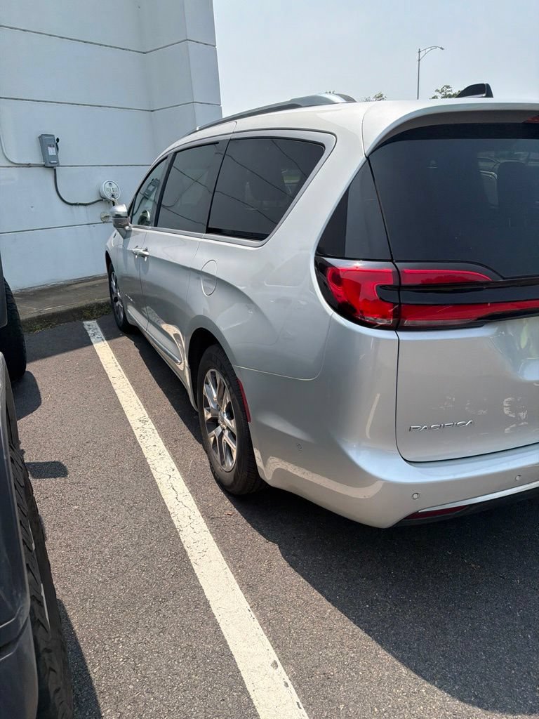 Used 2024 Chrysler Pacifica Pinnacle FWD image 6