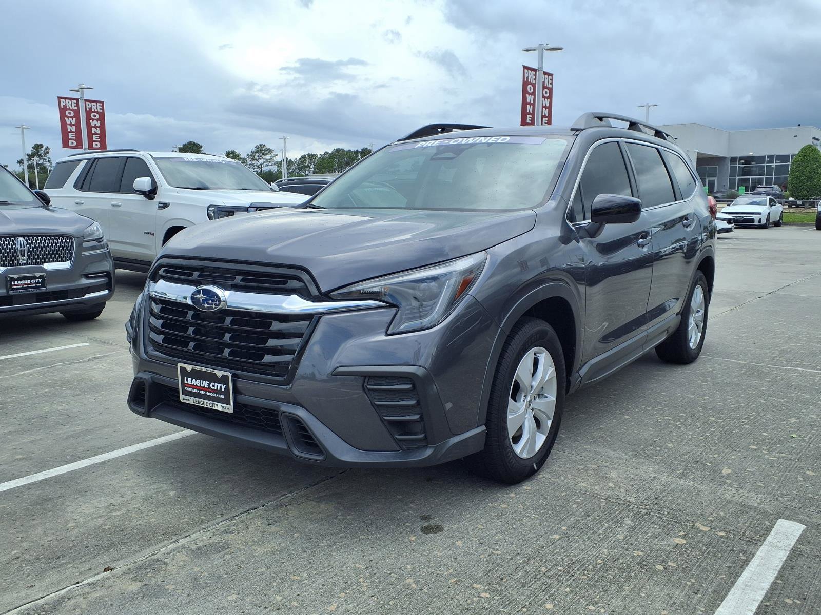 Used 2023 Subaru Ascent 8-Passenger AWD/4WD image 3