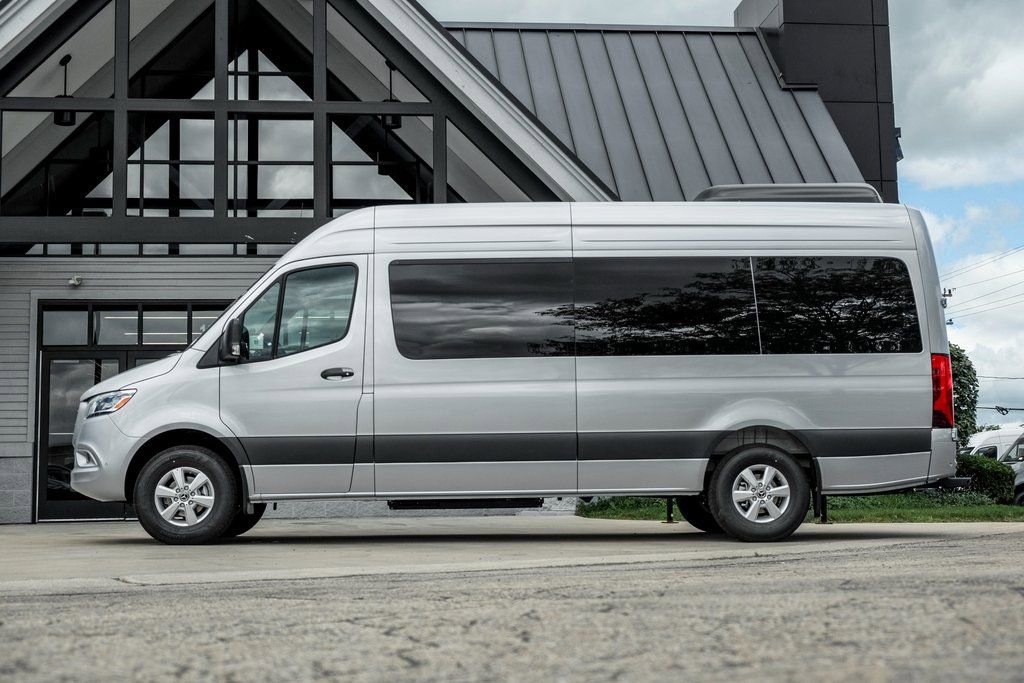 Used 2025 Mercedes-Benz Sprinter 2500 image 3