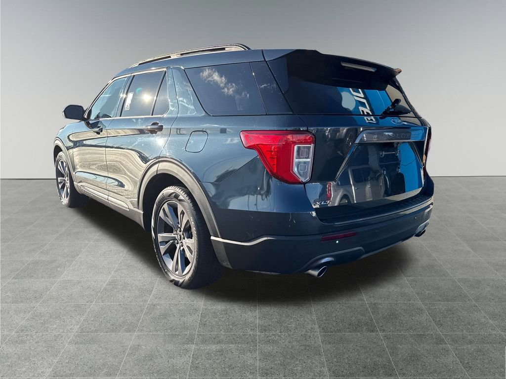 Used 2022 Ford Explorer XLT w/ Equipment Group 202A image 3