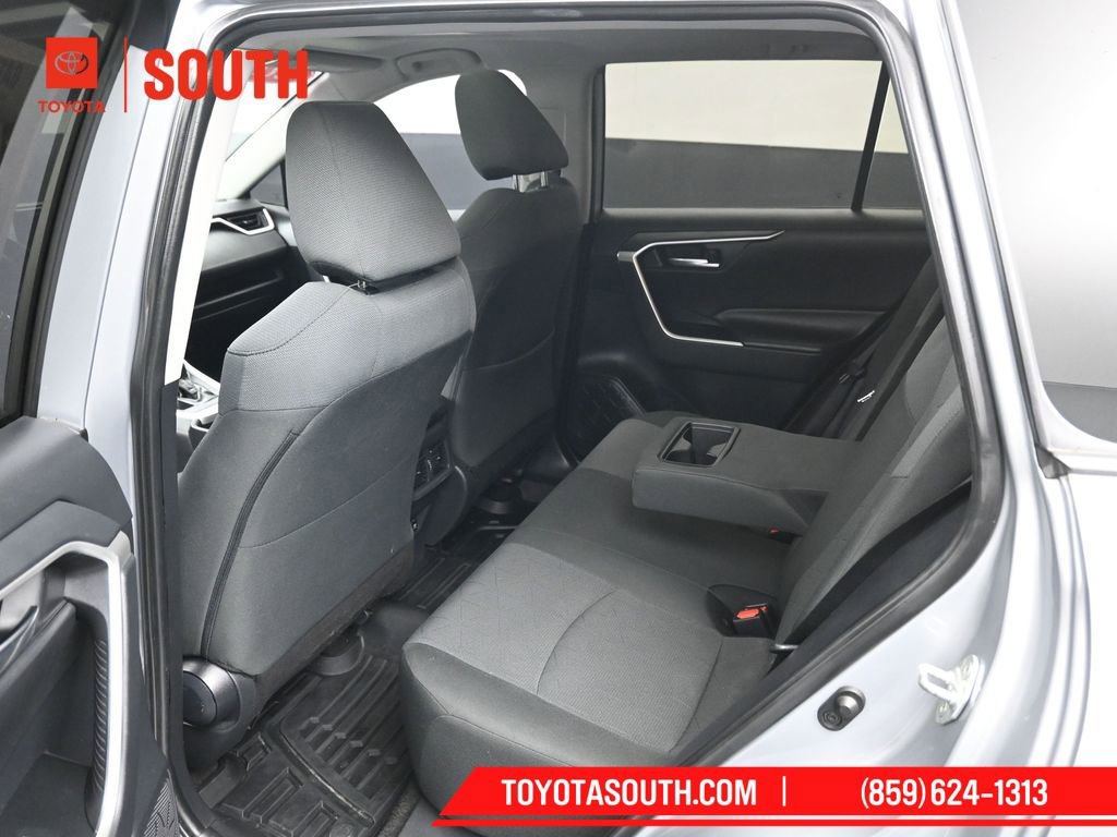 Used 2019 Toyota RAV4 XLE w/ Carpet Mat Package AWD/4WD image 10