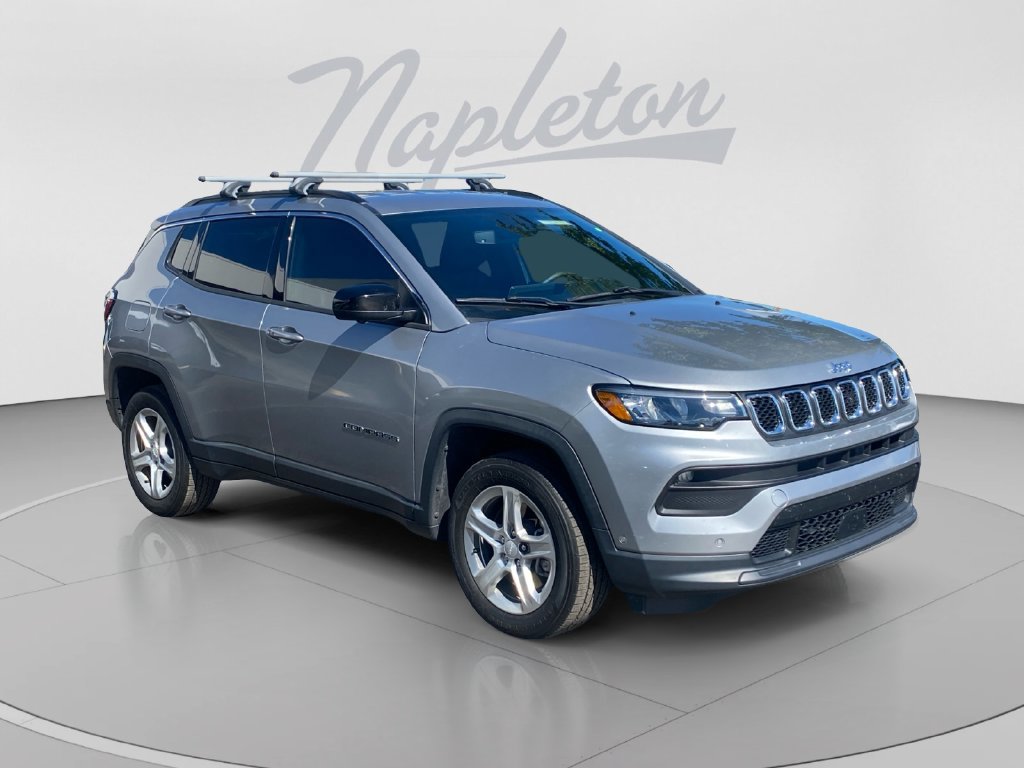 Used 2024 Jeep Compass Latitude w/ Convenience Group AWD/4WD image 8