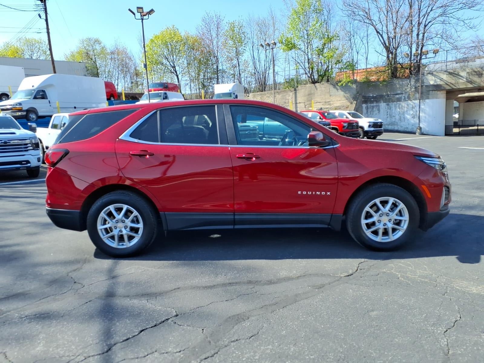 Used 2023 Chevrolet Equinox LT AWD/4WD image 2