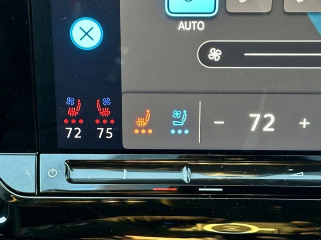 Certified 2025 Volkswagen Atlas Cross Sport SEL R-Line image 24