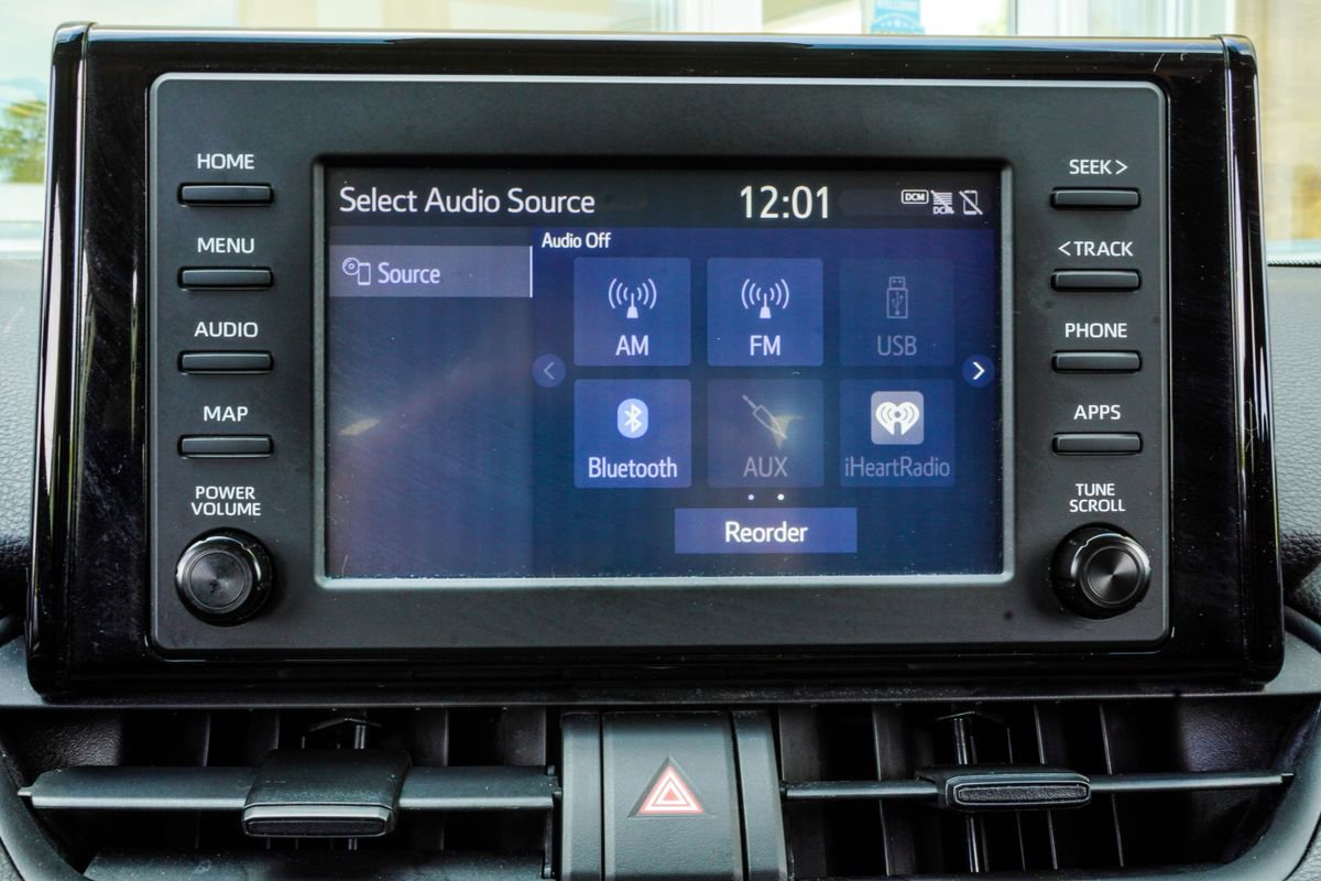 Used 2019 Toyota RAV4 LE FWD image 26