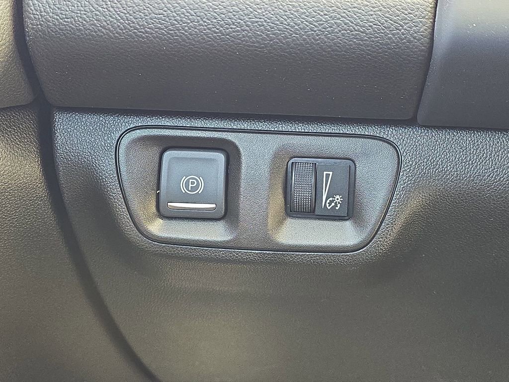 Used 2023 GMC Acadia SLE image 17