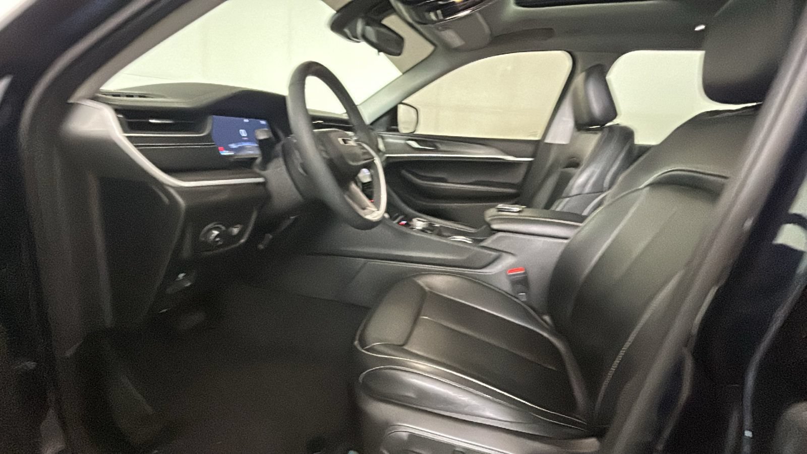 Used 2023 Jeep Grand Cherokee L Limited AWD/4WD image 12