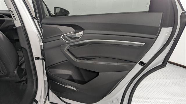 Used 2021 Audi e-tron Premium Plus w/ Premium Plus Package image 21