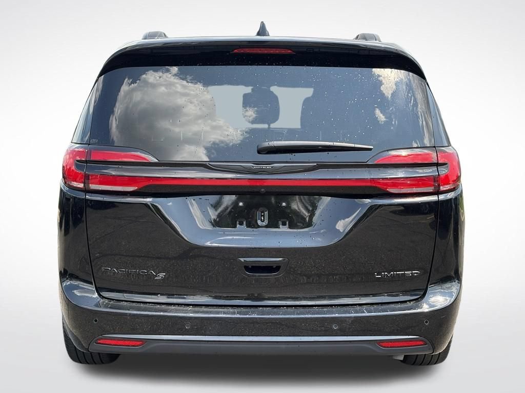 Certified 2025 Chrysler Pacifica Limited FWD image 8