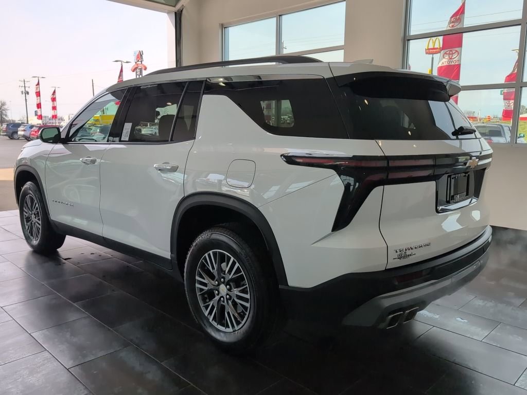 Used 2025 Chevrolet Traverse LT image 5