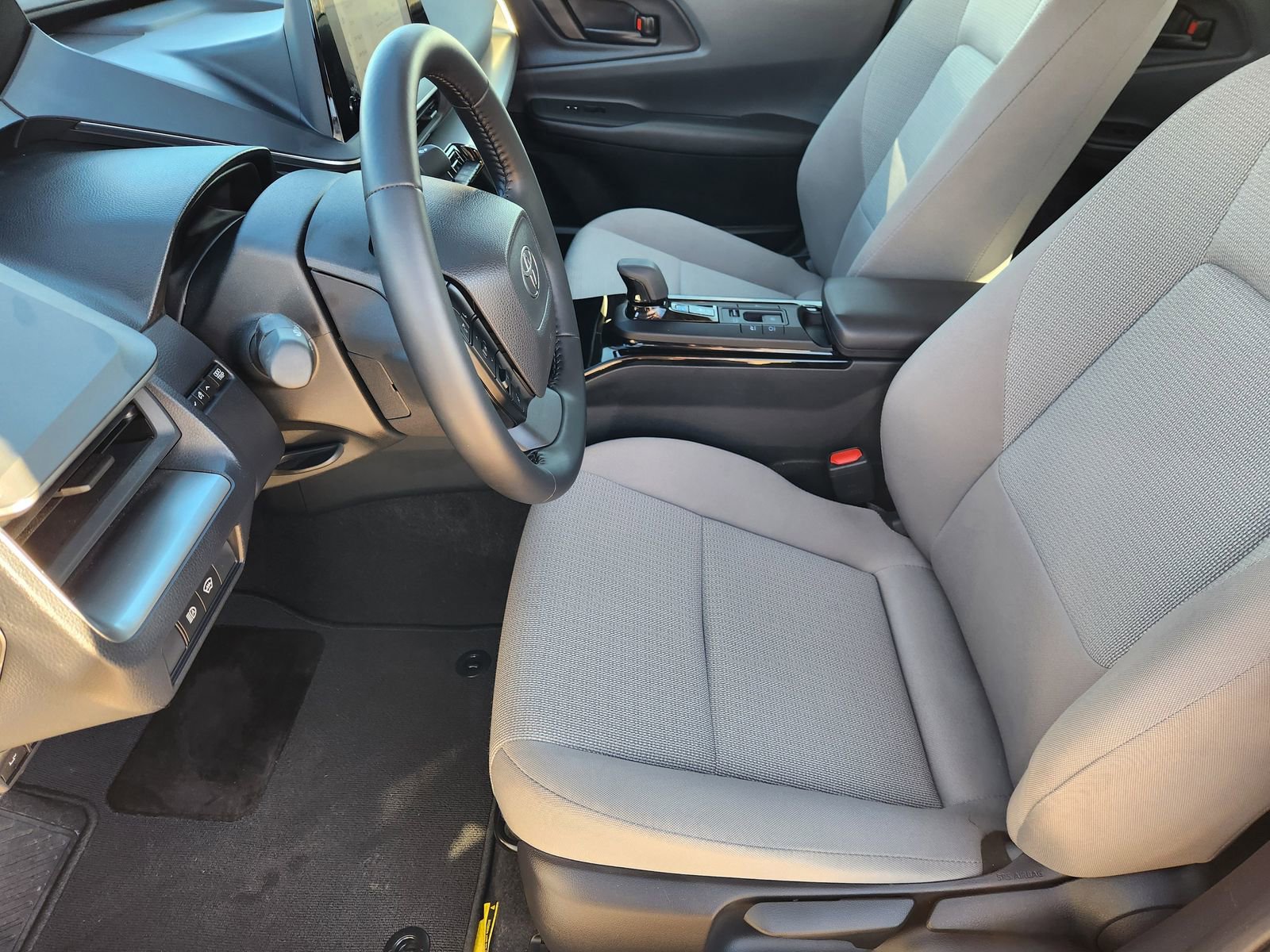 Used 2024 Toyota Prius LE image 16