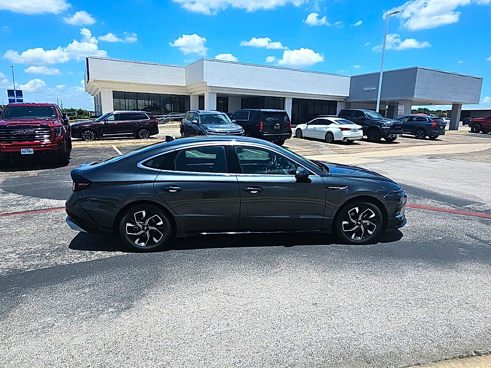 Used 2025 Hyundai Sonata SEL FWD image 4